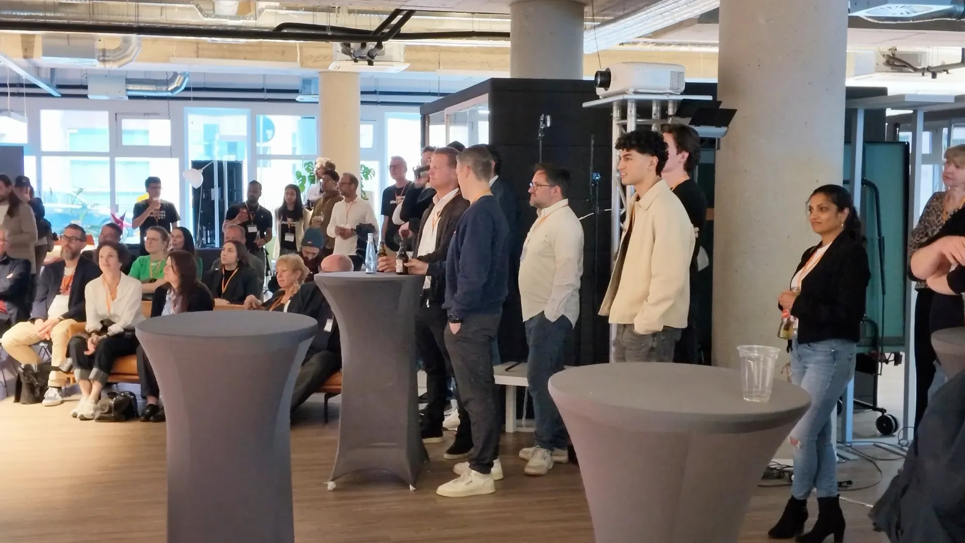 Bühnenmoment beim Gründungsevent von MindsMachines